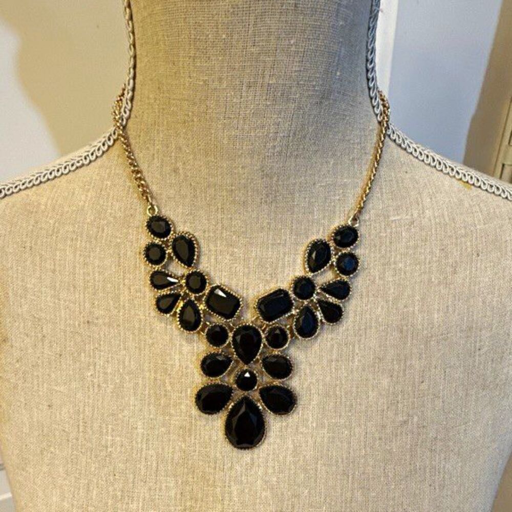GOLD TONE BLACK STONE ADJUSTABLE NECKLACE AND EARRINGS JEWELRY SET